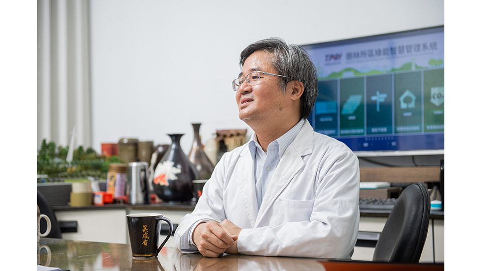 致力研究煤灰新價值的綜研所吳成有博士。